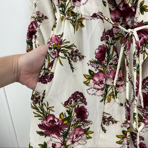 Charming Charlie size Medium Women’s Ivory Floral 3/4 Sleeve Wrap Blouse Top - Picture 5 of 9